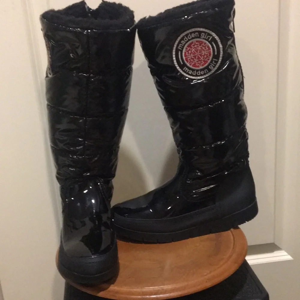 Like New!Steve Madden-Madden Girl Iggloo Puffer Tall Boots patent leather look 8